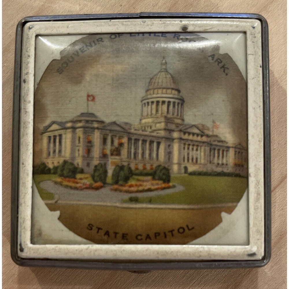 VINTAGE LITTLE ROCK ARKANSAS STATE CAPITAL SOUVENIR COMPACT WITH MIRROR
